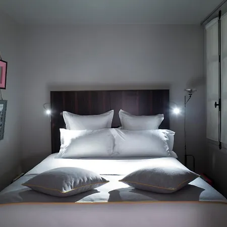 Hotel Saint Dominique Paris